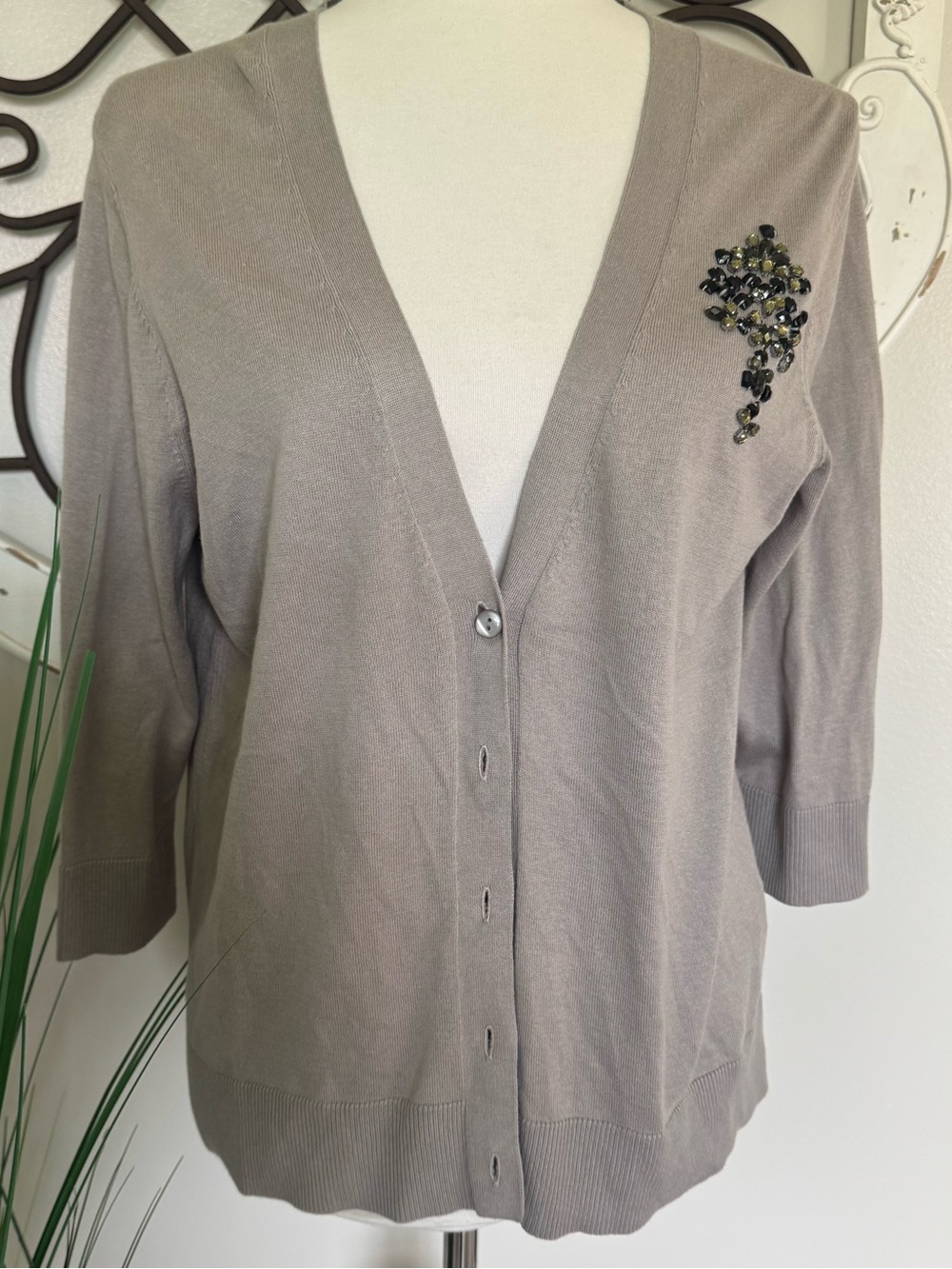 GAP Size Large Women’s Beige Cardigan Sweater
